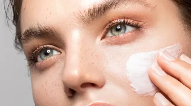 مراقبت از پوست در زمستان | 5 بهترین ترکیبات حباتی برای زمستان